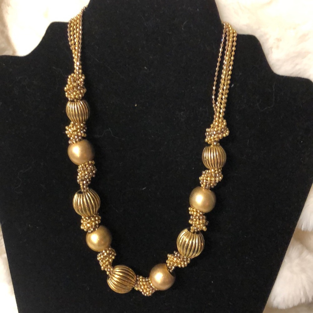 Liz Claiborne fashion necklace gold